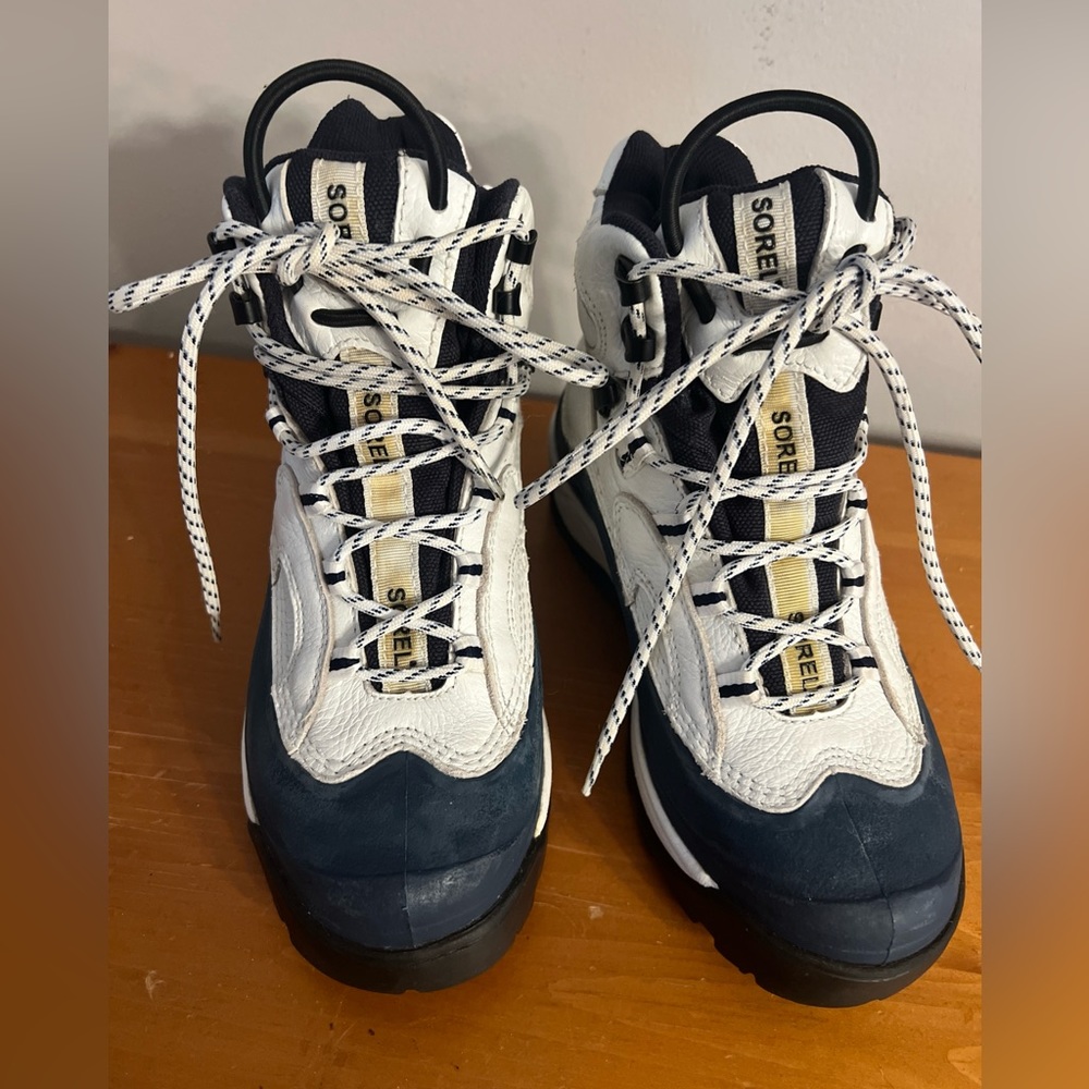 Sorel Black and White Hiking Boots Sz 7 women